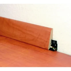 Befestigungs-Clip Stecksockelleiste