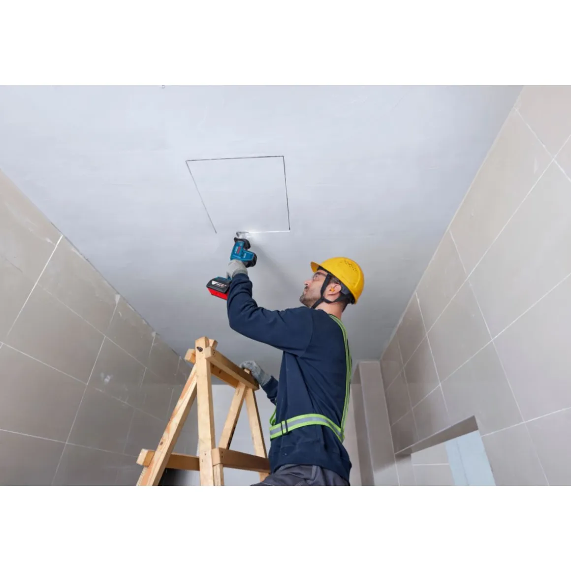 Bosch Professional Akku-Säbelsäge GSA 18V-24