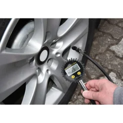 Digitaler Reifendruckprüfer