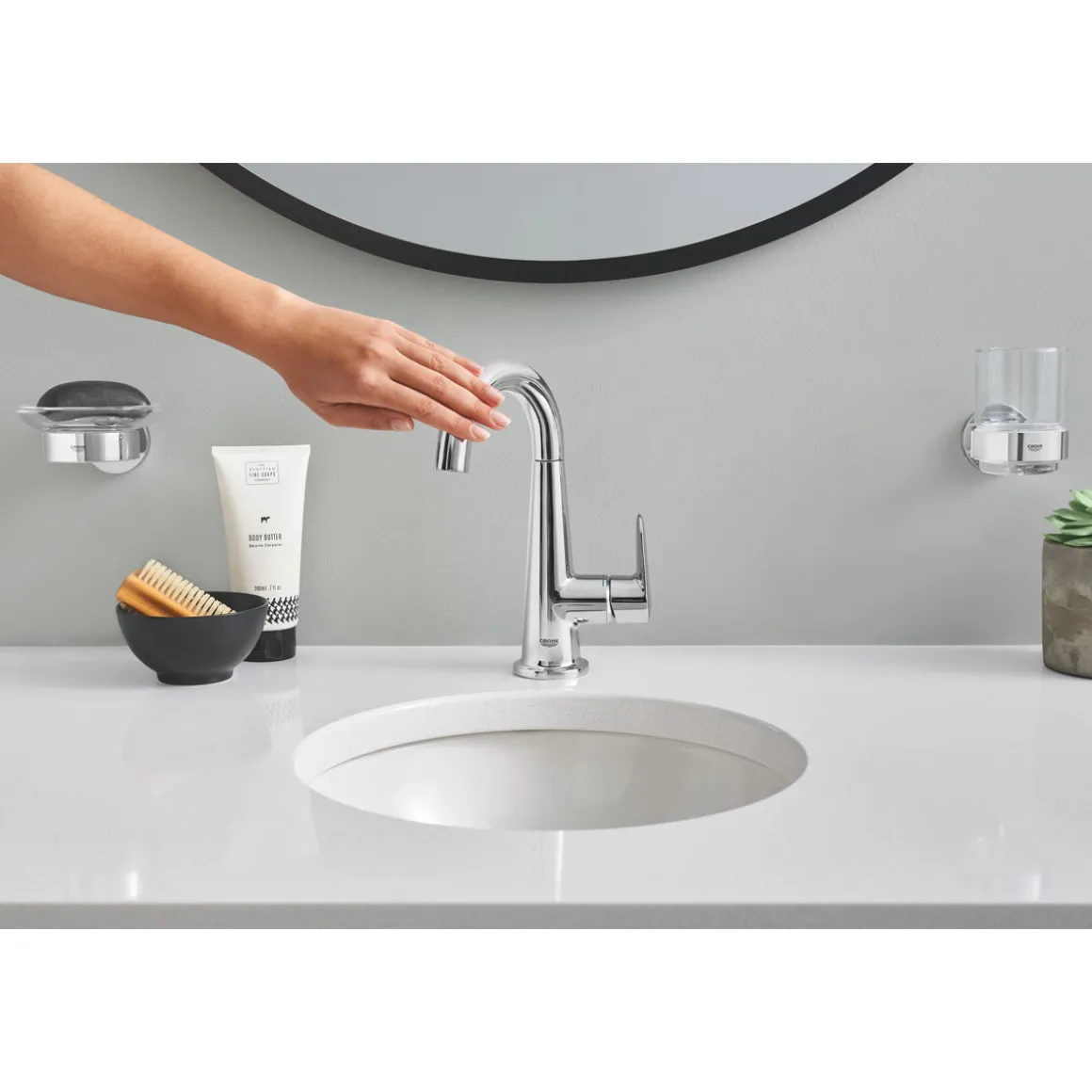 Grohe Halter mit Glas Essentials silber 10,6 x 9,9 cm