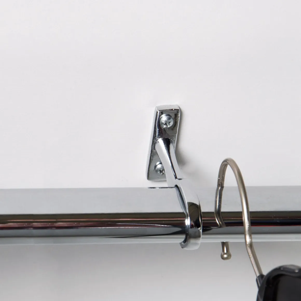 Suki Mittelhalter Durchmesser 3 cm oval silber