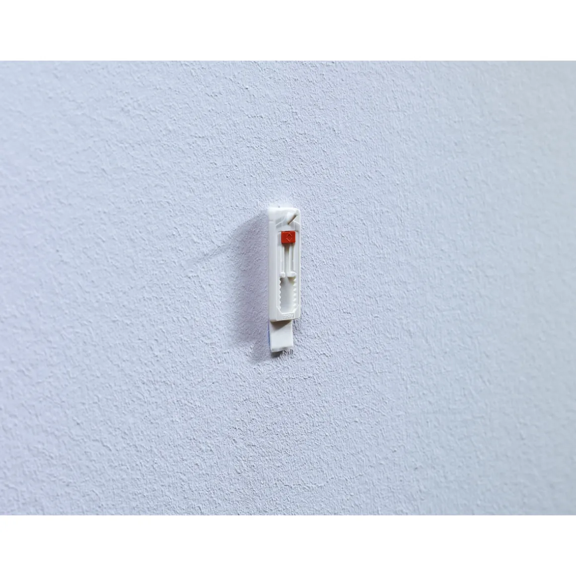 Tesa Klebenagel für Tapete und Putz 2 Stück Traglast 2 x 1 kg